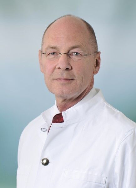 Orvos Proctológus Dániel Dienes